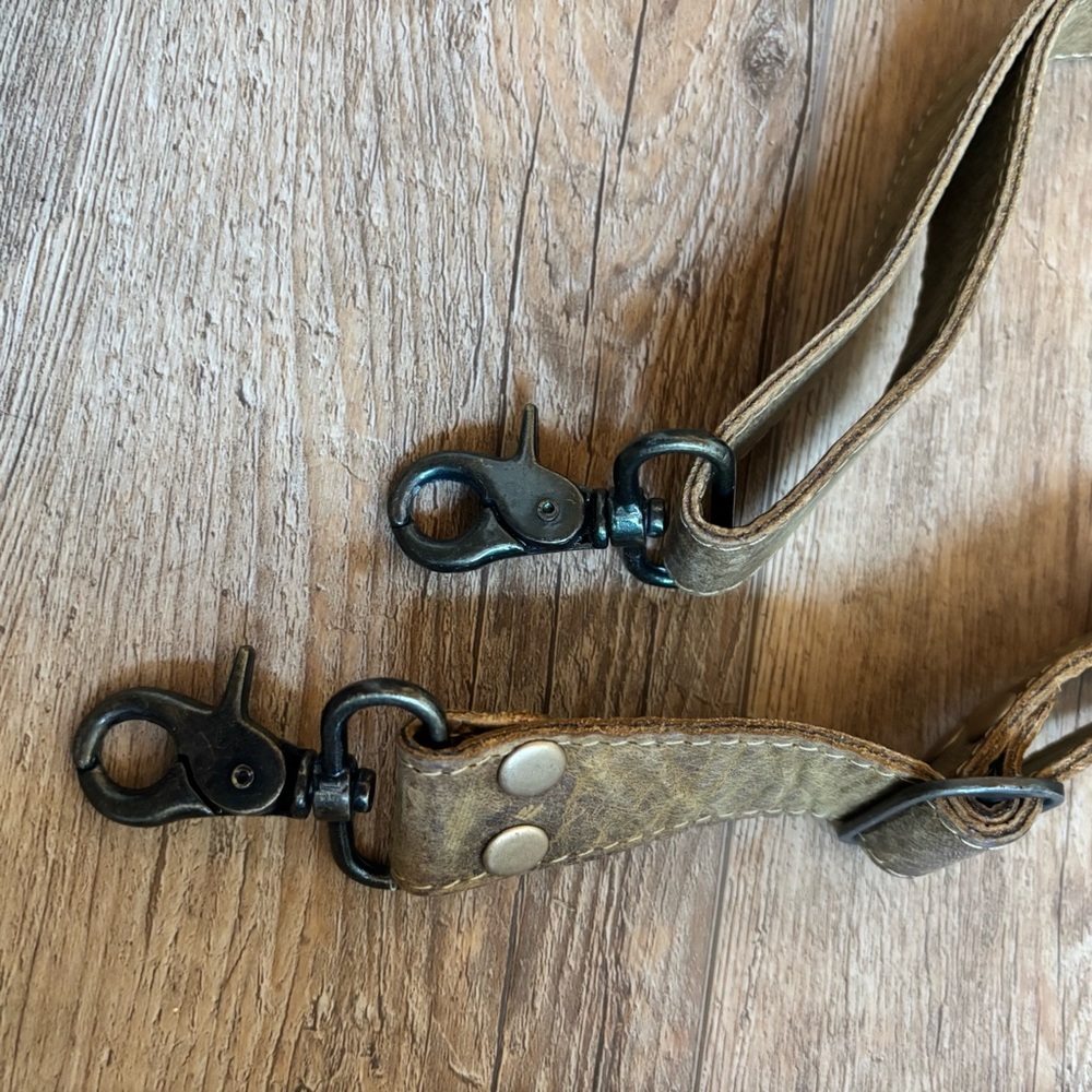 Canvas Crossbody Camera Strap in Olive Brown - Picture 3 of 6